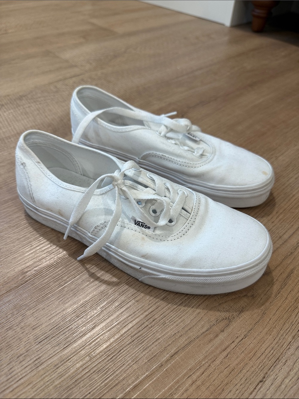 Vans Women’s White Canvas Low-Top Lace-Up Sneakers